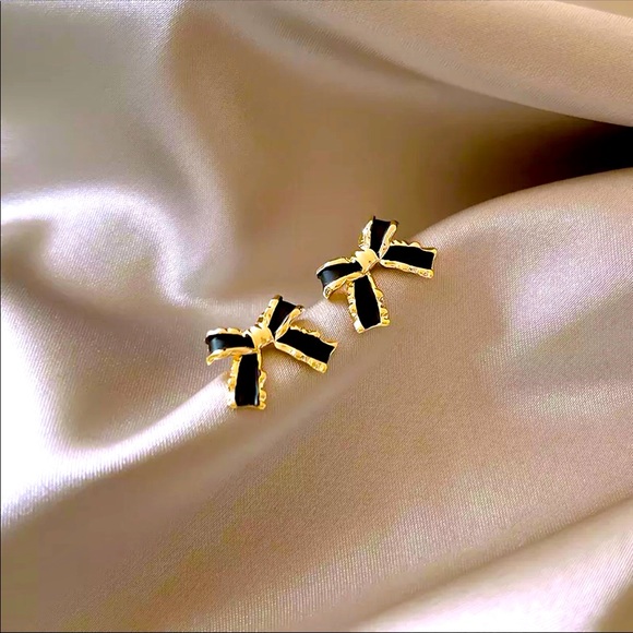 🖤Romantic Black Enamel Bowknot Exquisite Stud Gold Plated Earrings - Picture 3 of 3